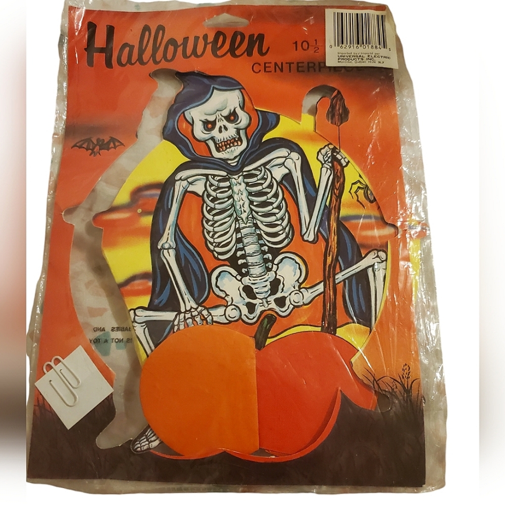 Vintage halloween honeycomb die cut